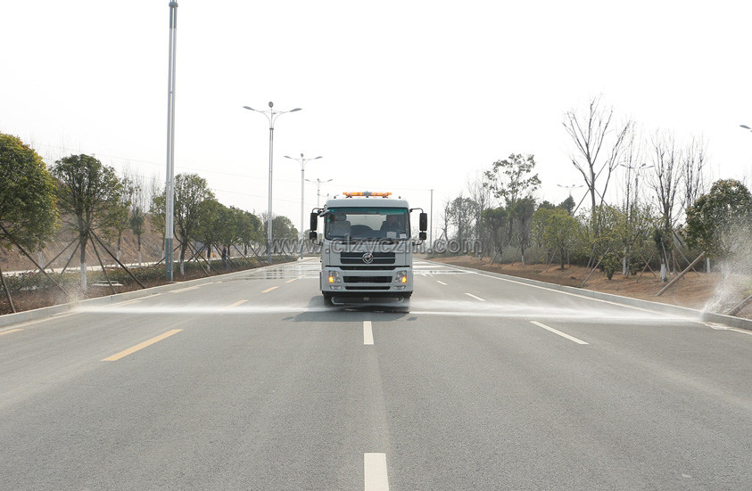 福田瑞沃12噸灑水車(chē)前沖圖片.jpg