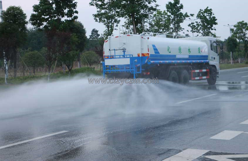 東風(fēng)特商18噸灑水車后灑實拍圖片.jpg