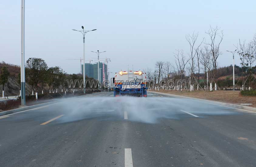 東風(fēng)天龍20噸灑水車后灑圖片.jpg