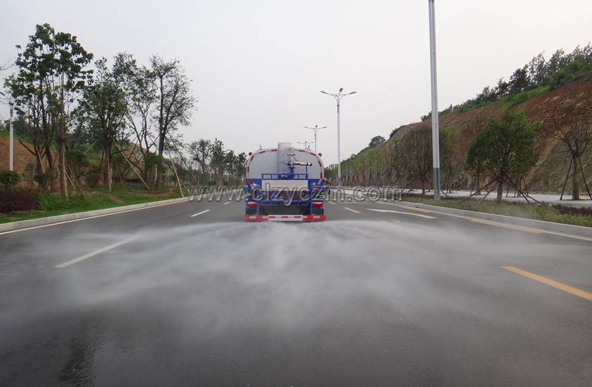 福田歐馬可5噸灑水車后灑圖片.jpg