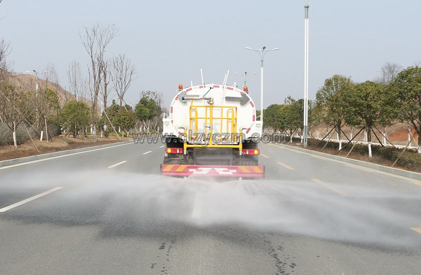 東風(fēng)天錦12噸灑水車后灑圖片.jpg