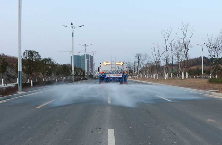 東風(fēng)創(chuàng)普15噸灑水車后灑圖片.jpg