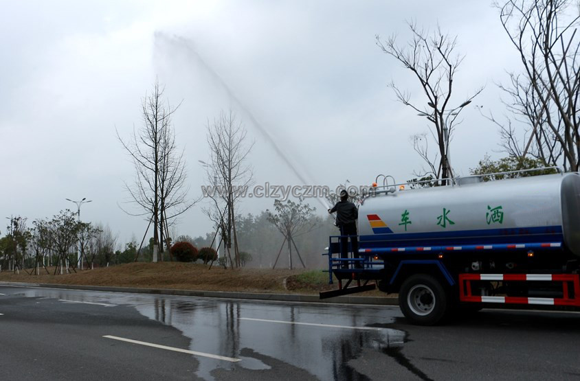 東風(fēng)11.5噸灑水車綠化高炮圖片.jpg